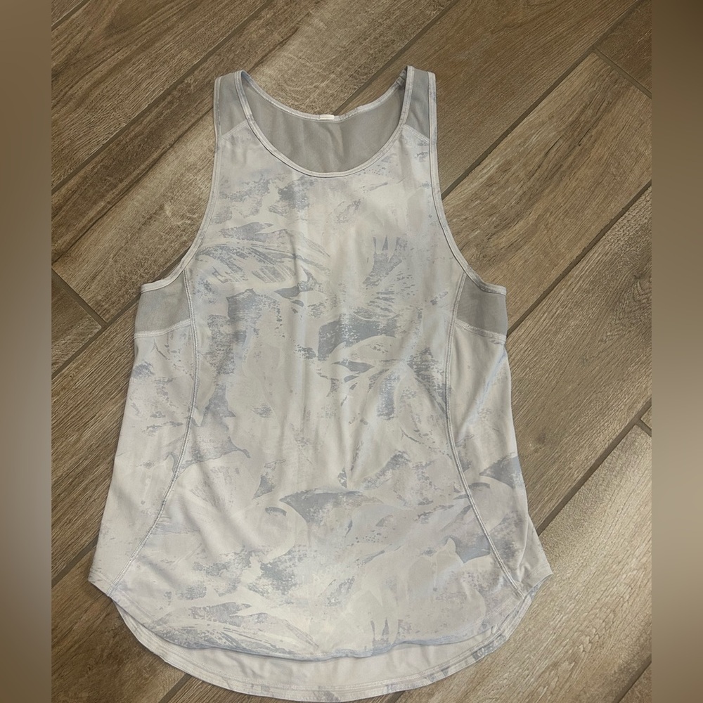 Lululemon Sculpt Tank ll Gray print size 4 
no inside size tag